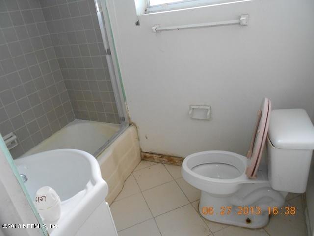 3544 Welaka Road Jacksonville, FL 32207 - Photo 4 of 11 welakabth2