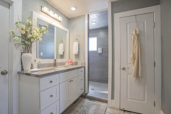 $2,495 | 1942 West Indianola Avenue, Phoenix, AZ 85015