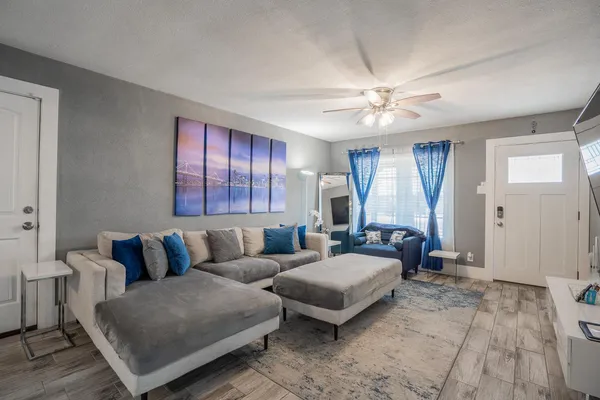 $2,495 | 1942 West Indianola Avenue, Phoenix, AZ 85015