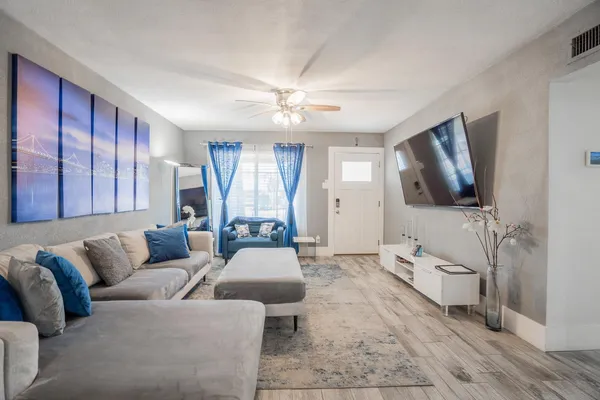 $2,495 | 1942 West Indianola Avenue, Phoenix, AZ 85015