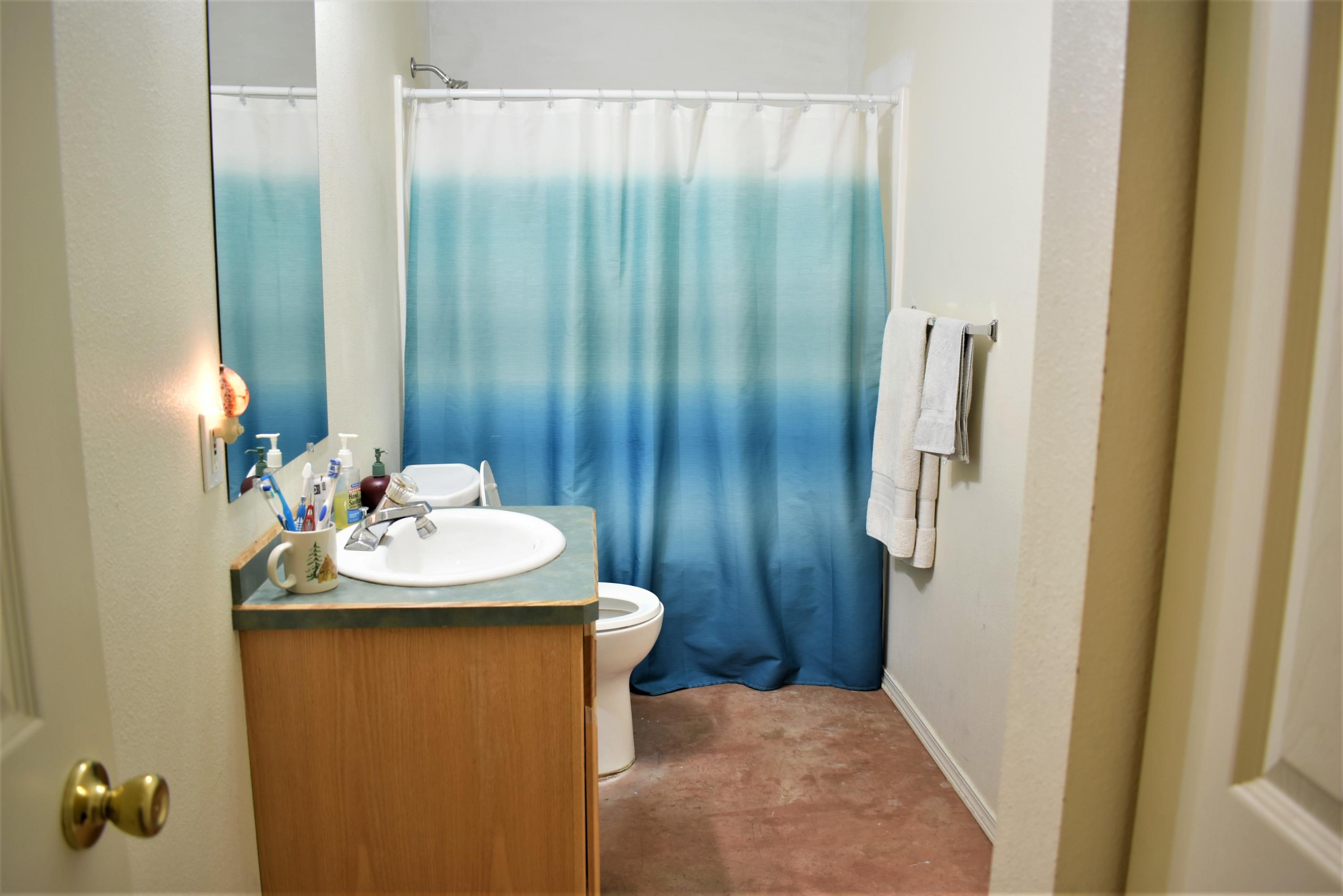 2330 Northeast Yellowpine Road Prineville, OR 97754 - Photo 37 of 41 Bathroom in basement