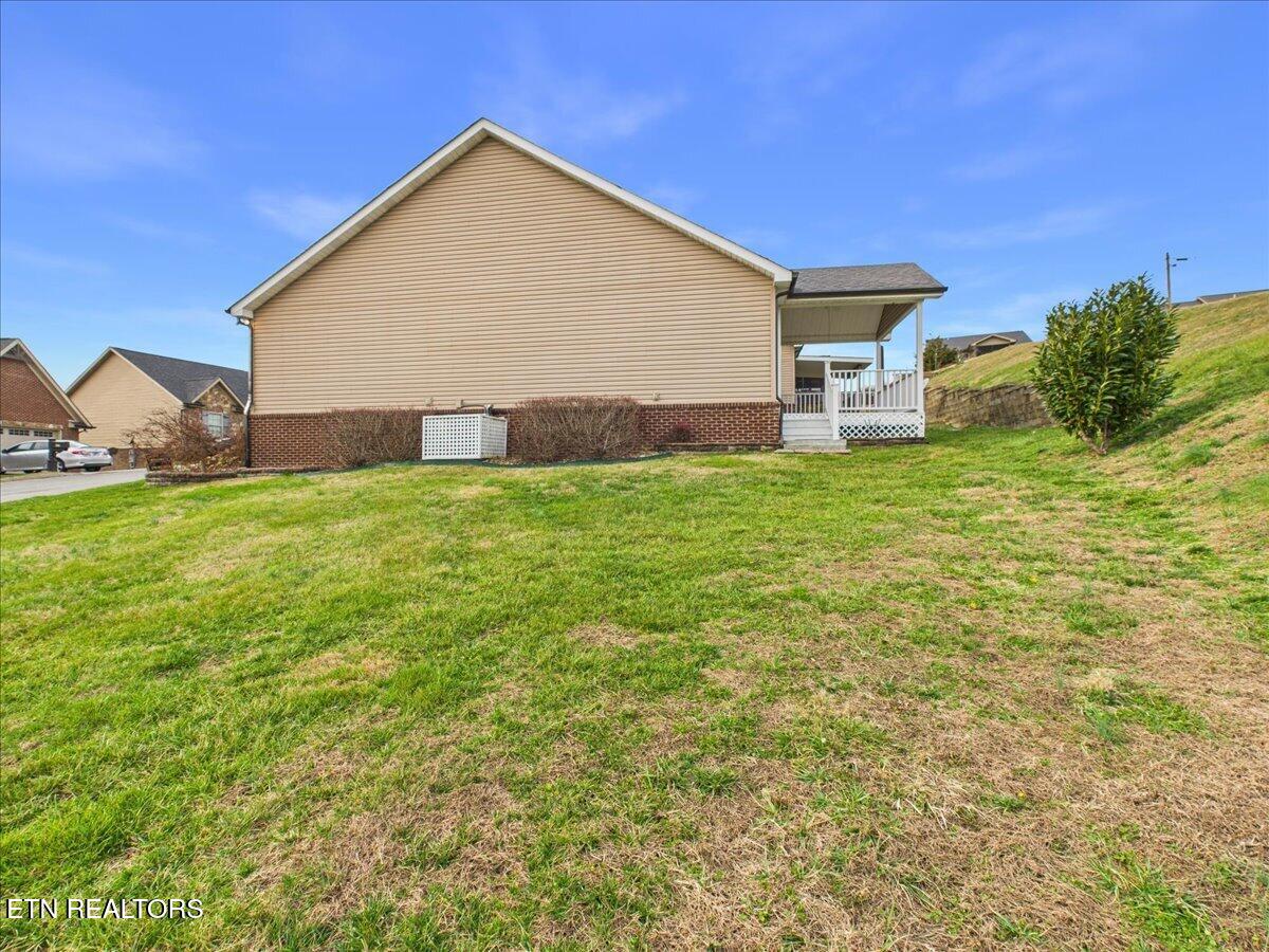 156 Stonefield Drive Harrogate, TN 37752 - Photo 3 of 18 01-CAM06131G6-PR0010-STILL014