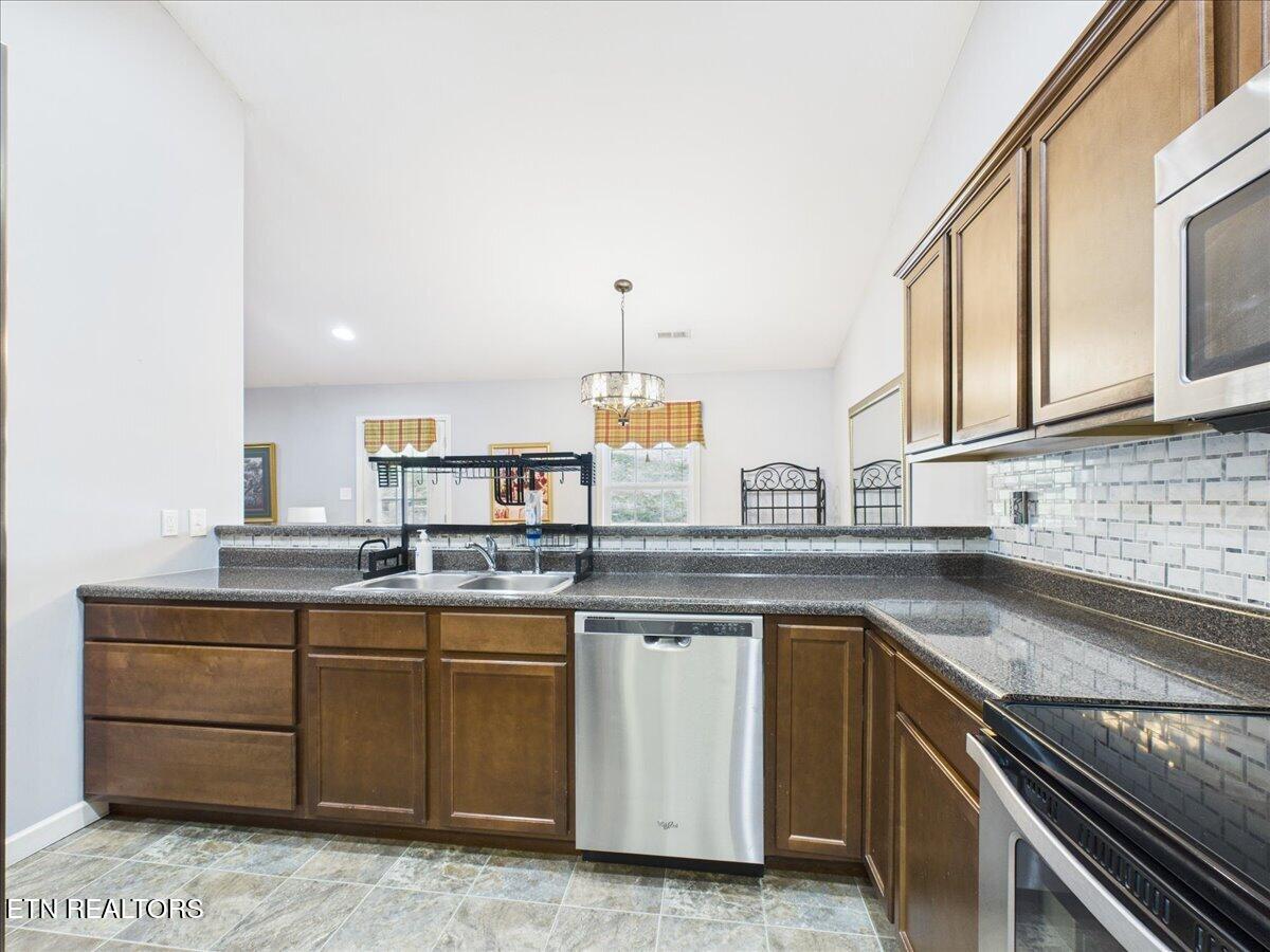 156 Stonefield Drive Harrogate, TN 37752 - Photo 8 of 18 02-CAM06131G6-PR0010-STILL011