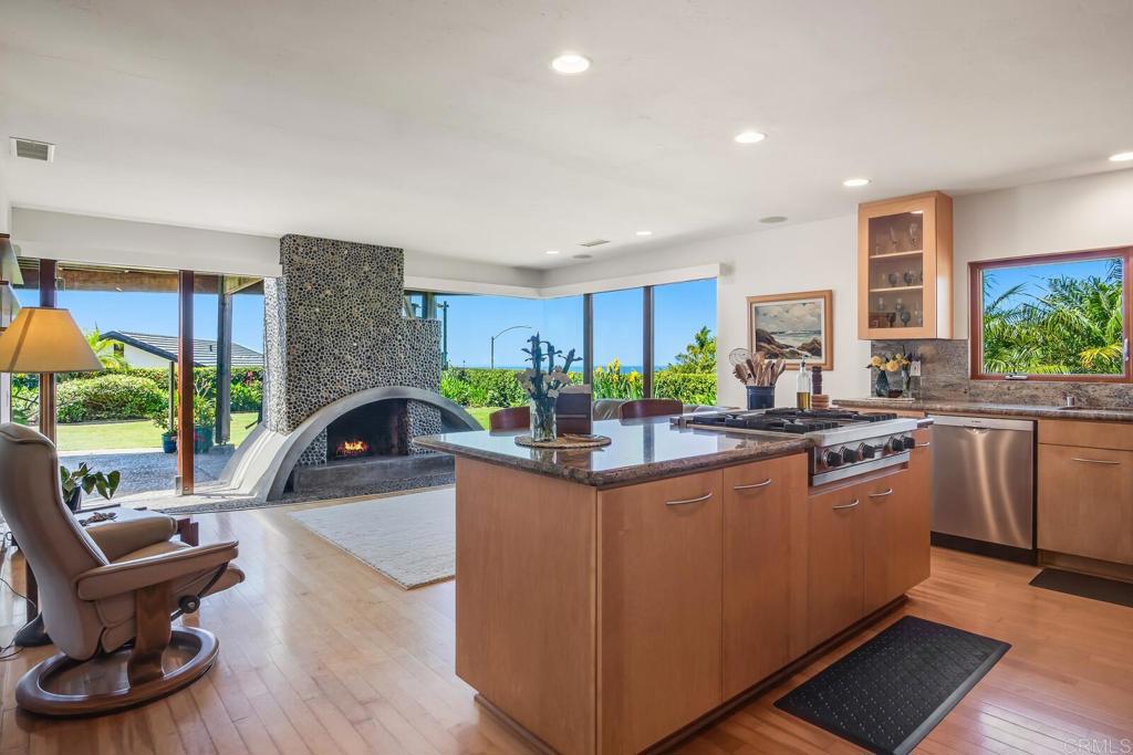7205 Daffodil Place Carlsbad, CA 92011 - Photo 13 of 52