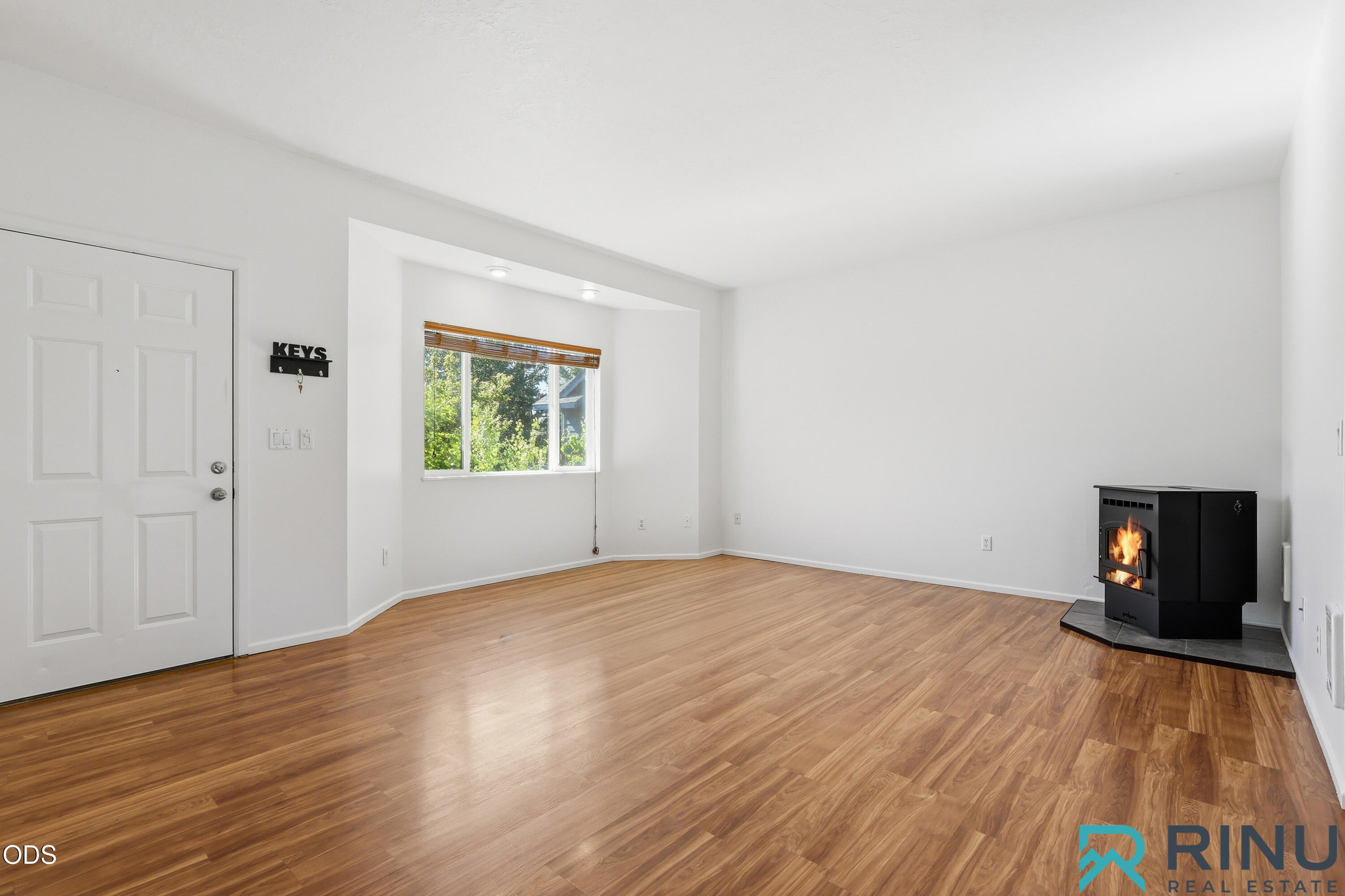 1810 Southwest 27th Street Redmond, OR 97756 - Photo 5 of 53