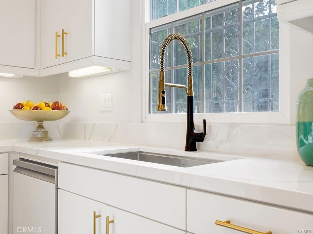 79 Modesto, Unit 96 Irvine, CA 92602 - Photo 21 of 35 Kitchen Sink