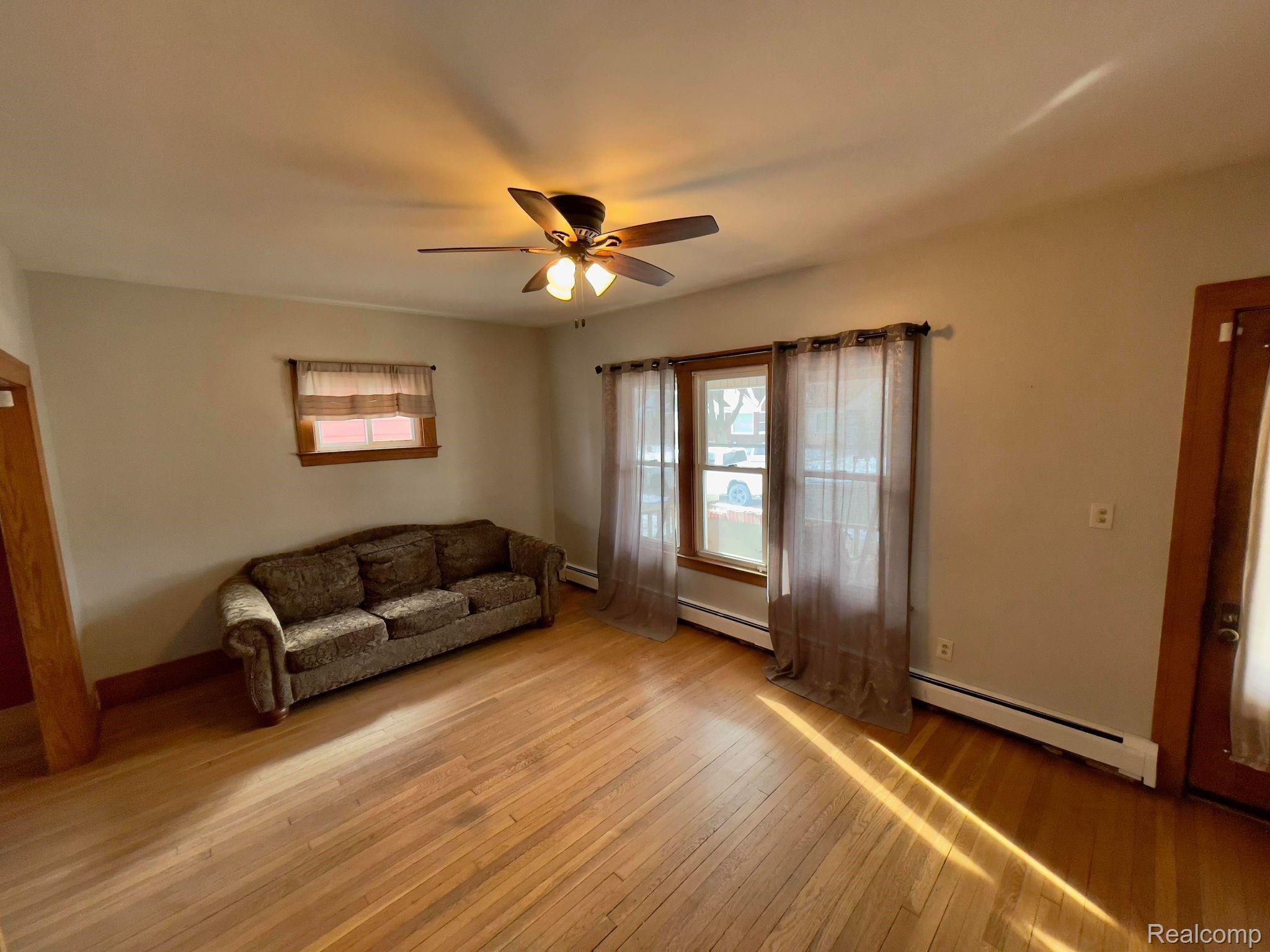 129 Walnut Street River Rouge, MI 48218 - Photo 9 of 45 129 walnut street - river rouge mi (25).jpg