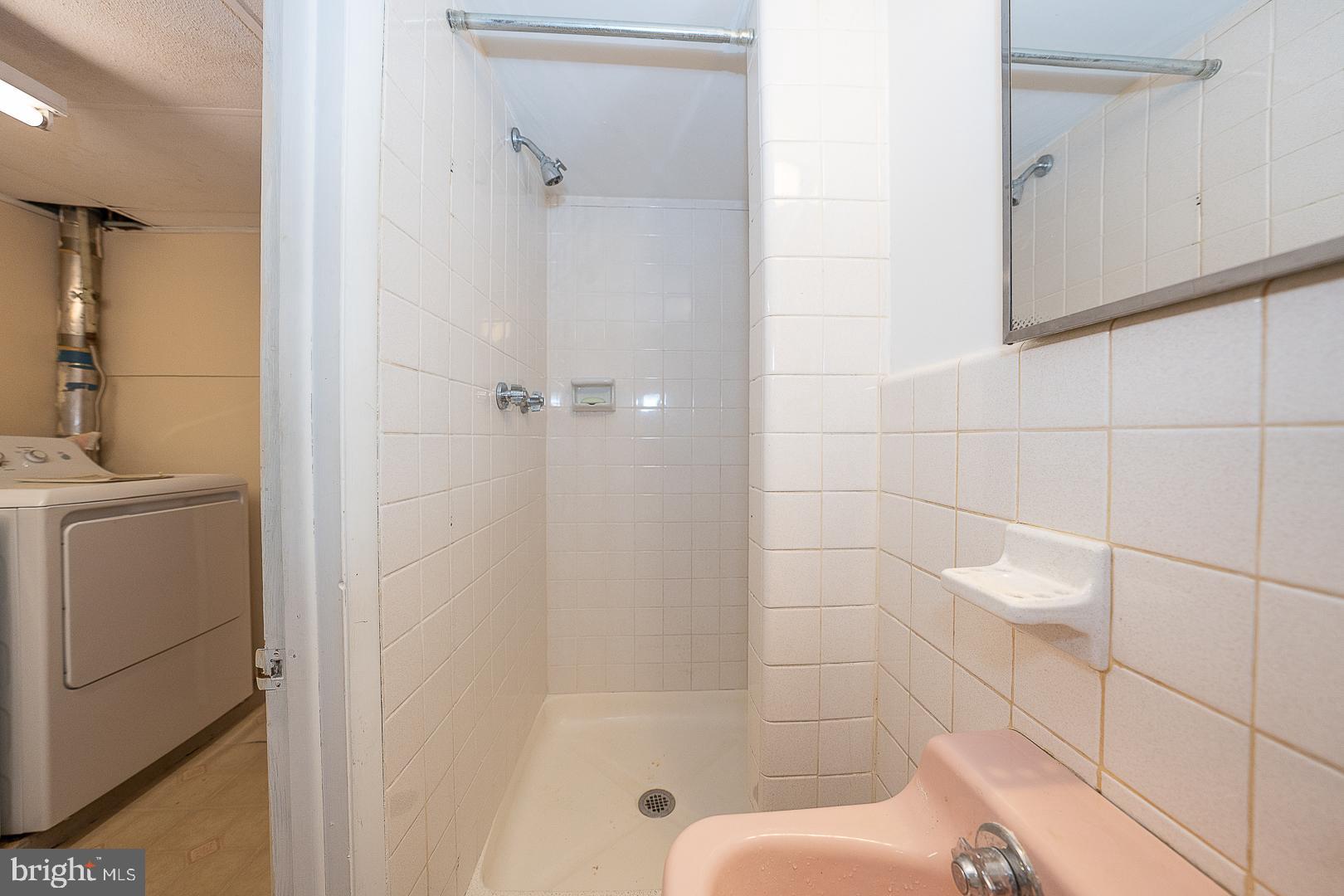 628 Gerhard Street Philadelphia, PA 19128 - Photo 25 of 30 Full Bathroom