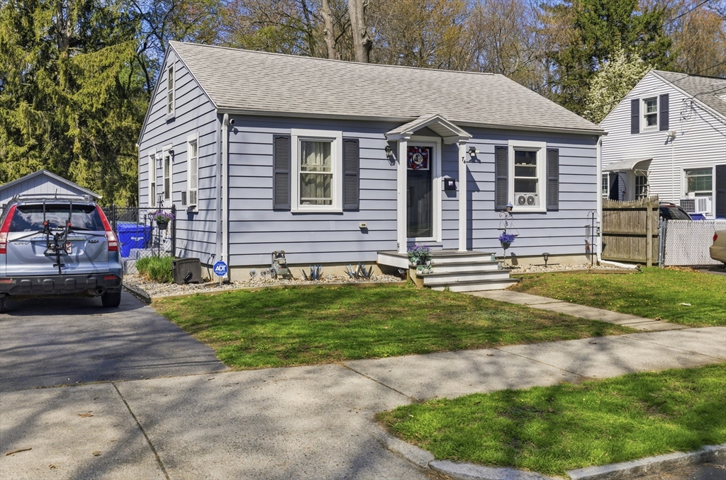 74 Gilman Street Springfield, MA 01118 - Photo 3 of 30 Gallery Image 3
