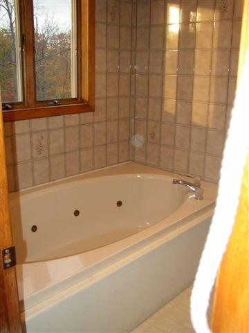 2212 Inverhouse Road Henryville, PA 18332 - Photo 10 of 17 Whirlpool 2