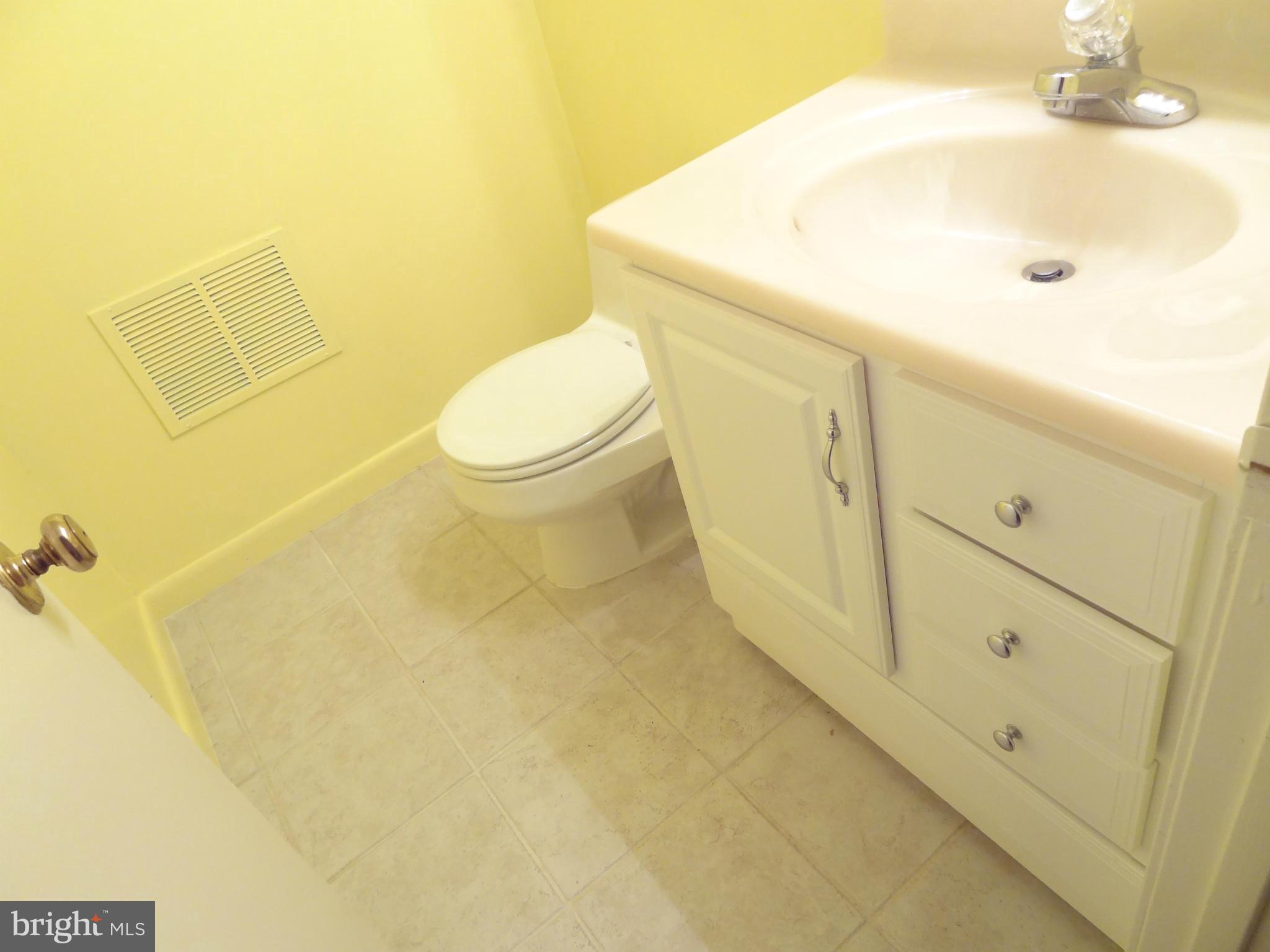 5925 Kingsford Road Springfield, VA 22152 - Photo 14 of 19 Powder Room, Lower Level