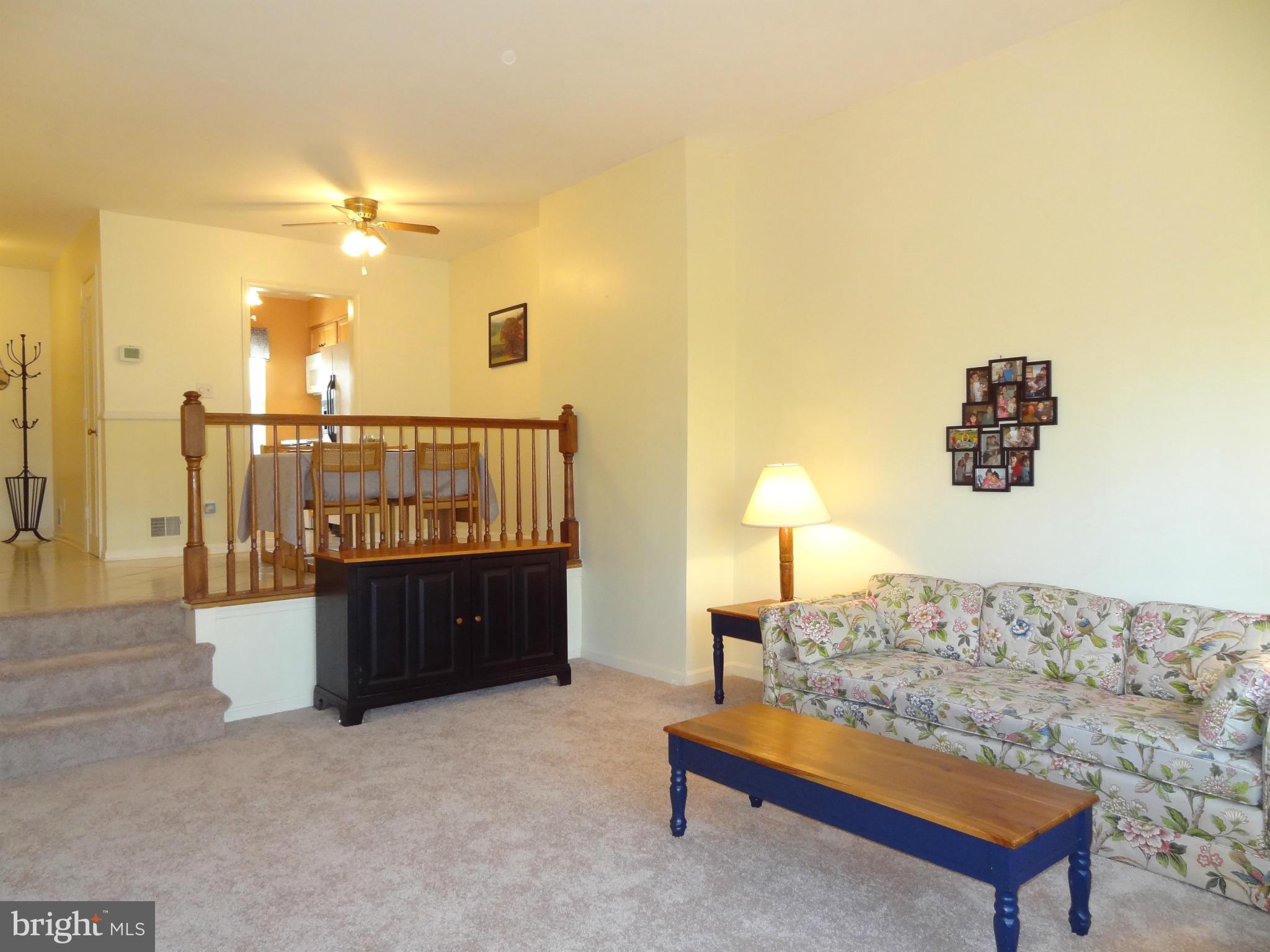 5925 Kingsford Road Springfield, VA 22152 - Photo 6 of 19 Living Room