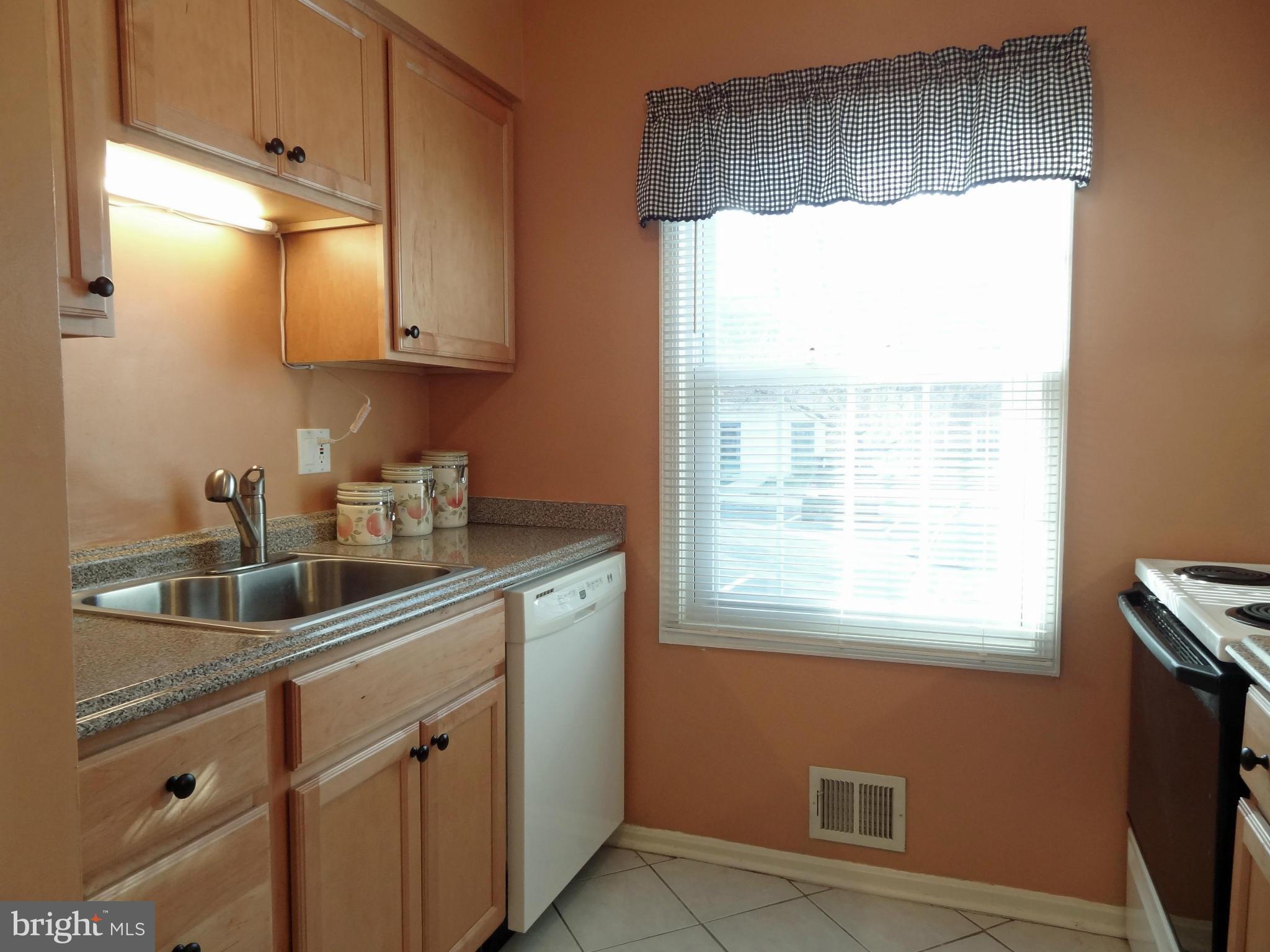 5925 Kingsford Road Springfield, VA 22152 - Photo 7 of 19 Kitchen-Fully Equipped!
