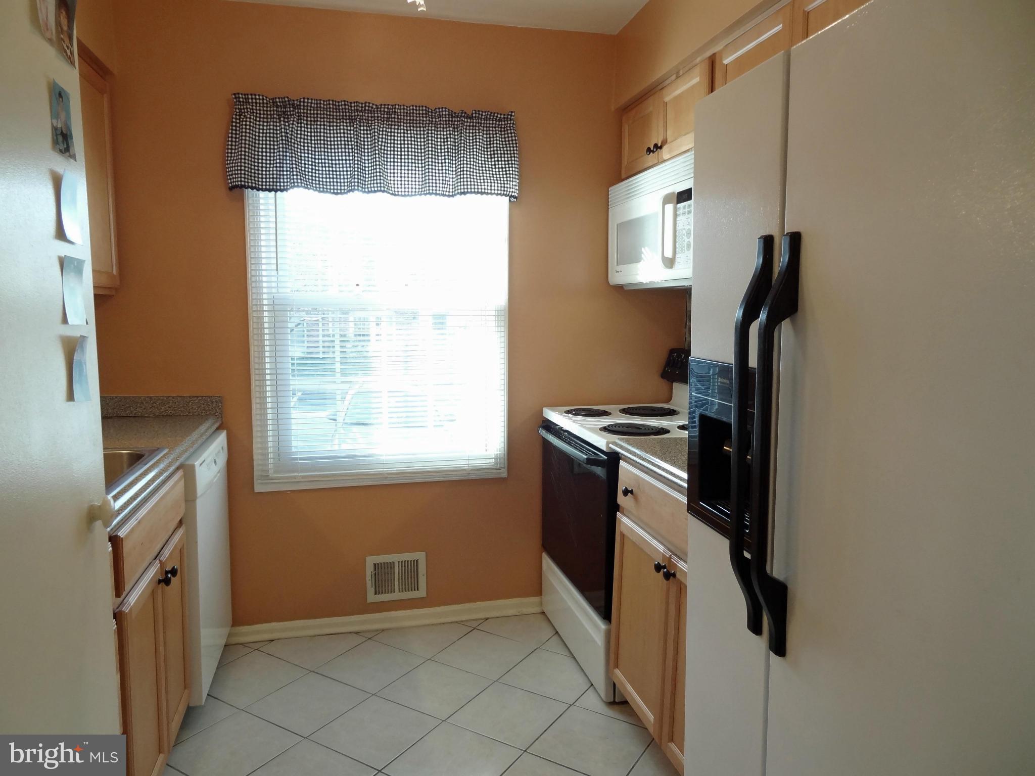 5925 Kingsford Road Springfield, VA 22152 - Photo 8 of 19 Kitchen