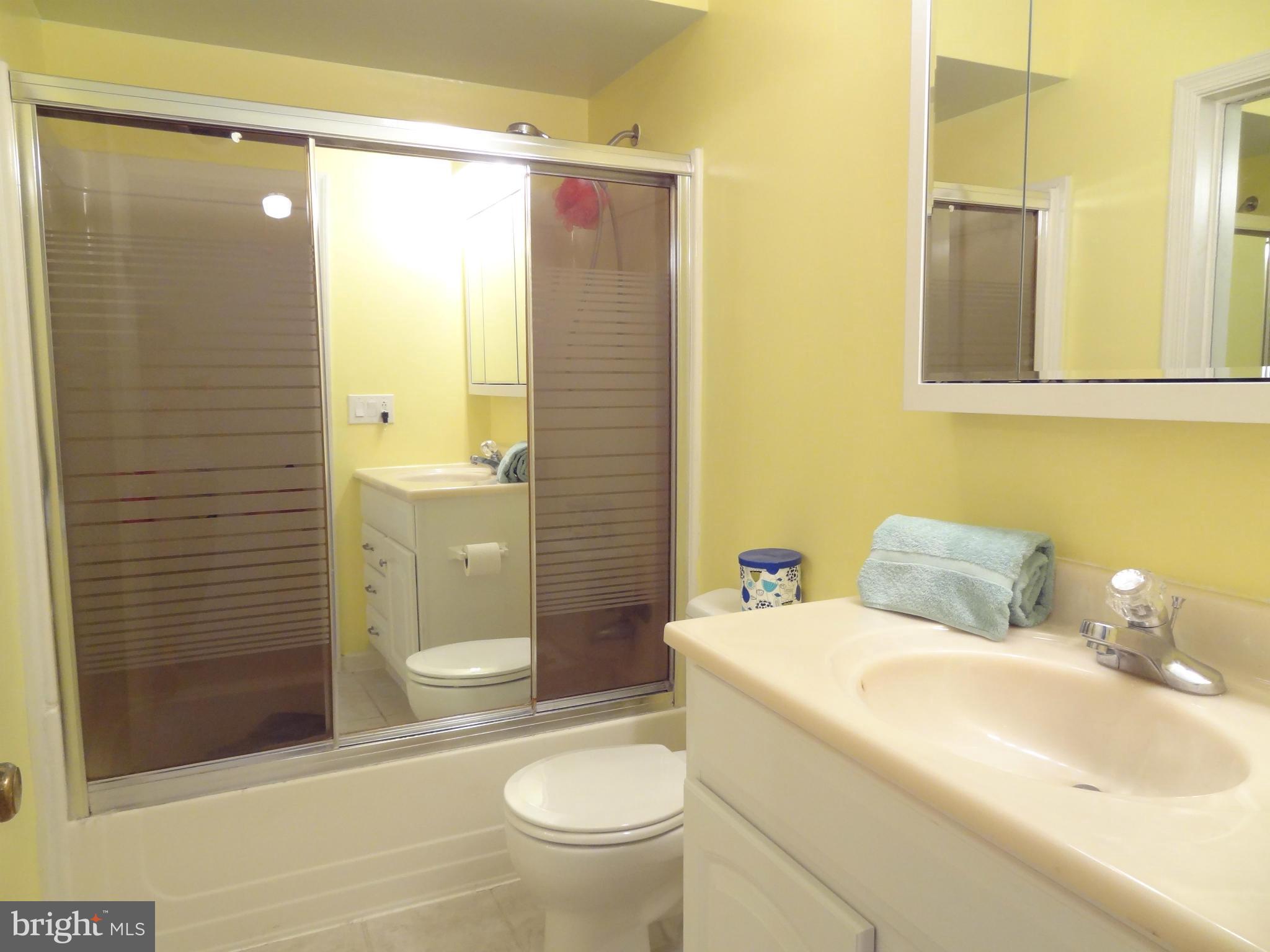 5925 Kingsford Road Springfield, VA 22152 - Photo 10 of 19 Bath