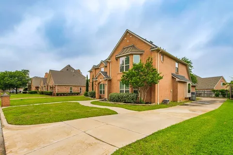 $567,600 | 2813 Mesa Court, Hurst, TX 76054