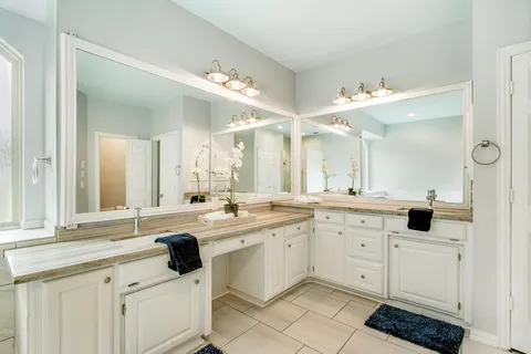 $567,600 | 2813 Mesa Court, Hurst, TX 76054