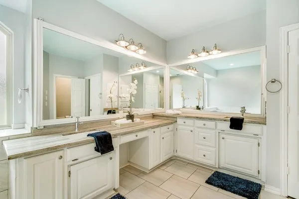 $567,600 | 2813 Mesa Court, Hurst, TX 76054