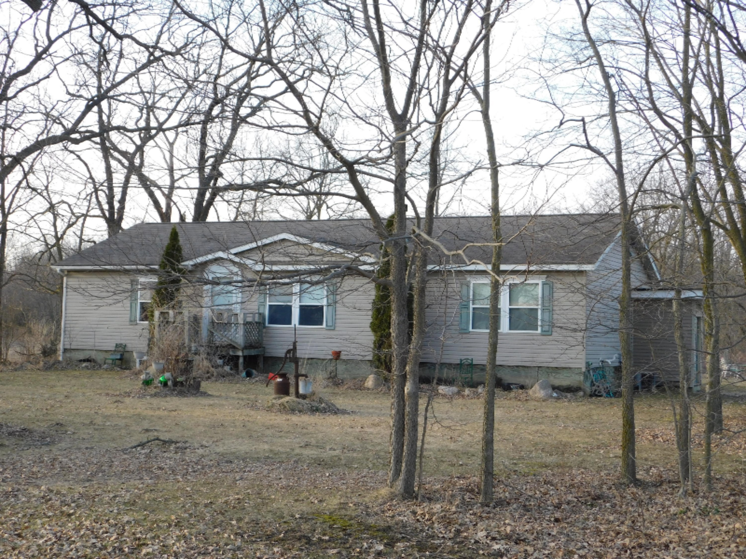 8255 Peckins Road Lyons, MI 48851 - Photo 1 of 37 DSCN9594