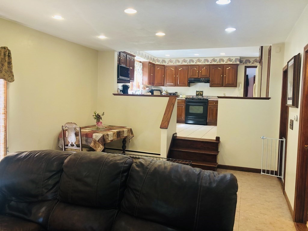 18 Laurelwood Road Sterling, MA 01564 - Photo 4 of 27 Gallery Image 4