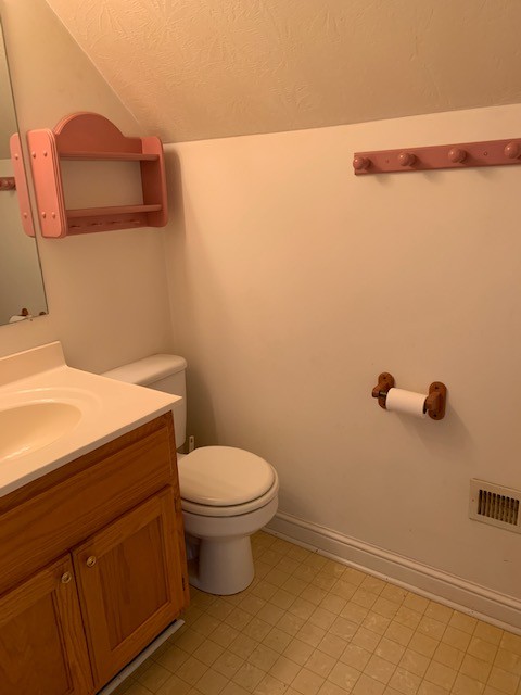 323 Cosby Parris Road Byrdstown, TN 38549 - Photo 14 of 28 a bathroom with a sink a toilet and shower