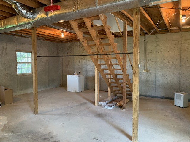 323 Cosby Parris Road Byrdstown, TN 38549 - Photo 15 of 28 a view of an empty room with a bathroom