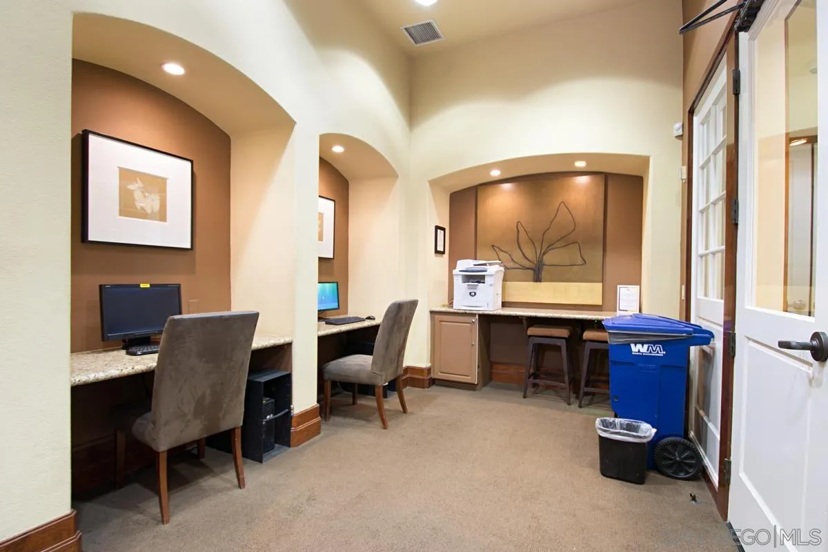 9263 Regents Road, Unit B108 La Jolla, CA 92037 - Photo 42 of 48