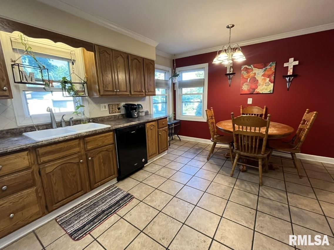 1821 Maple Street Quincy, IL 62301 - Photo 11 of 25