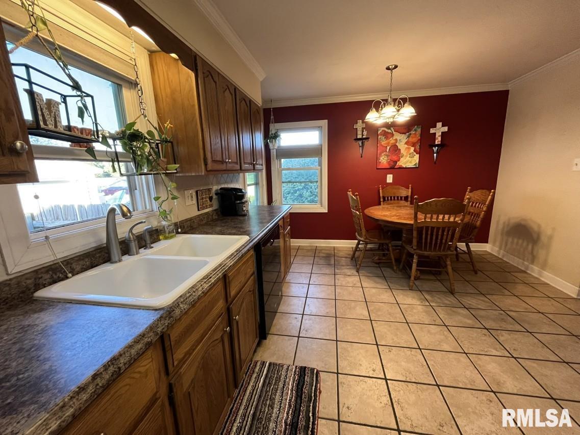 1821 Maple Street Quincy, IL 62301 - Photo 14 of 25