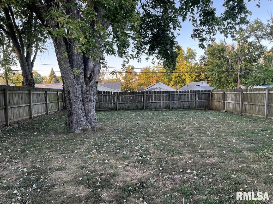 1821 Maple Street Quincy, IL 62301 - Photo 22 of 25