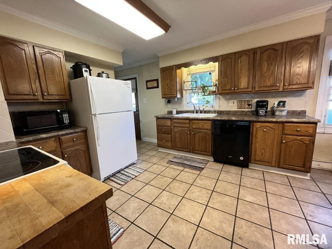 1821 Maple Street Quincy, IL 62301 - Photo 4 of 25