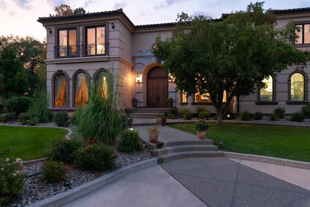 a house view with garden space