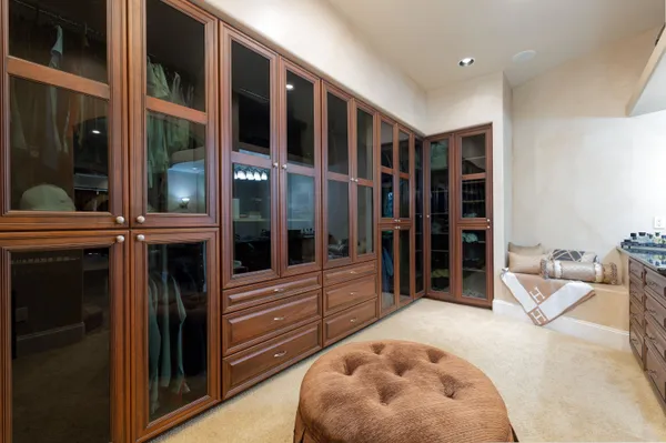 a view of livingroom with furniture