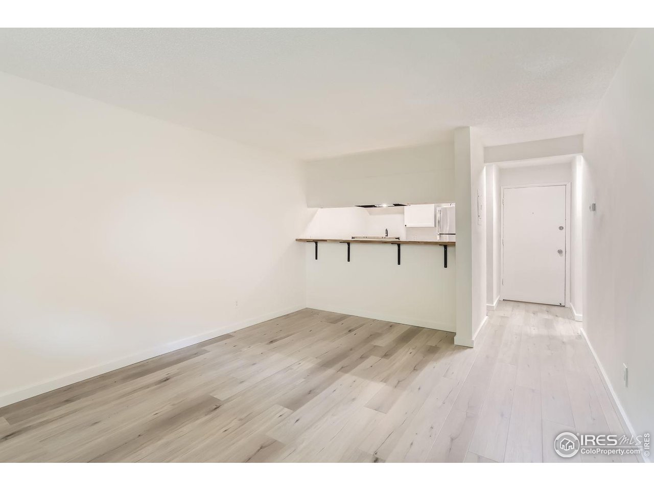 2707 Valmont Road, Unit 110B Boulder, CO 80304 - Photo 2 of 17 New laminate flooring