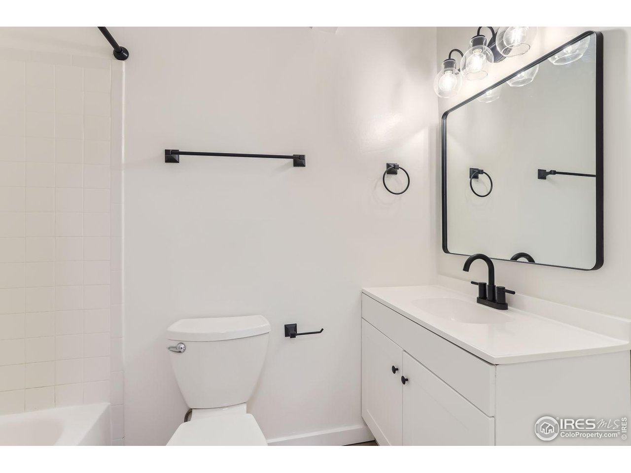 2707 Valmont Road, Unit 110B Boulder, CO 80304 - Photo 9 of 17 Bathroom