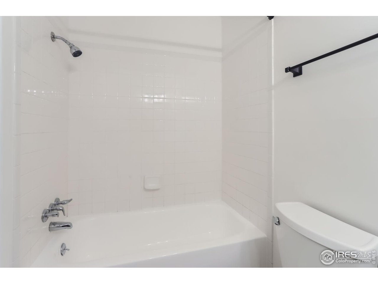 2707 Valmont Road, Unit 110B Boulder, CO 80304 - Photo 10 of 17 Bathtub