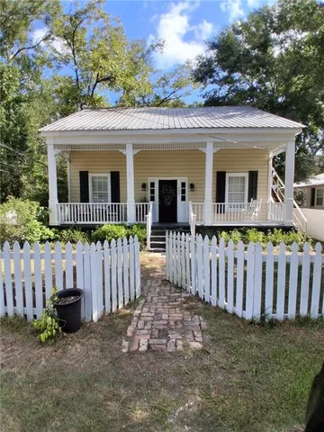 $1,400 | 528 West 13th Avenue, Covington, LA 70433