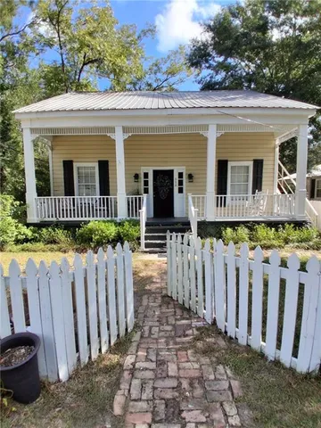 $1,400 | 528 West 13th Avenue, Covington, LA 70433