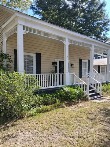 $1,400 | 528 West 13th Avenue, Covington, LA 70433