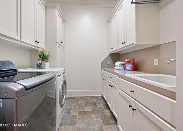 $960,000 | 104 Avallach Drive, Lafayette, LA 70503