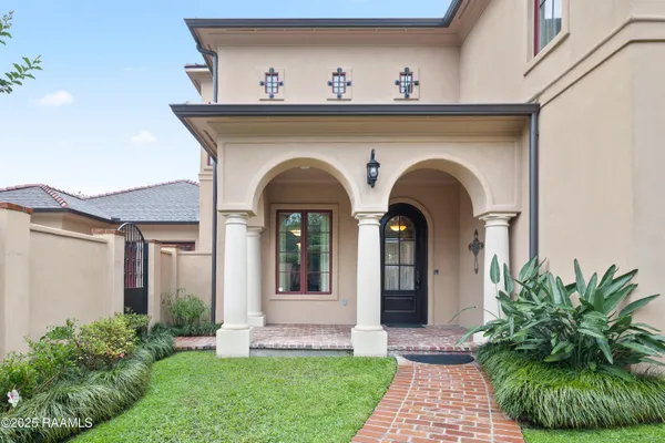 $960,000 | 104 Avallach Drive, Lafayette, LA 70503