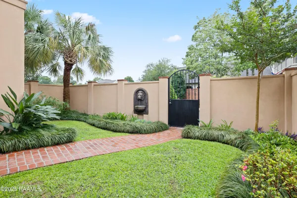 $960,000 | 104 Avallach Drive, Lafayette, LA 70503