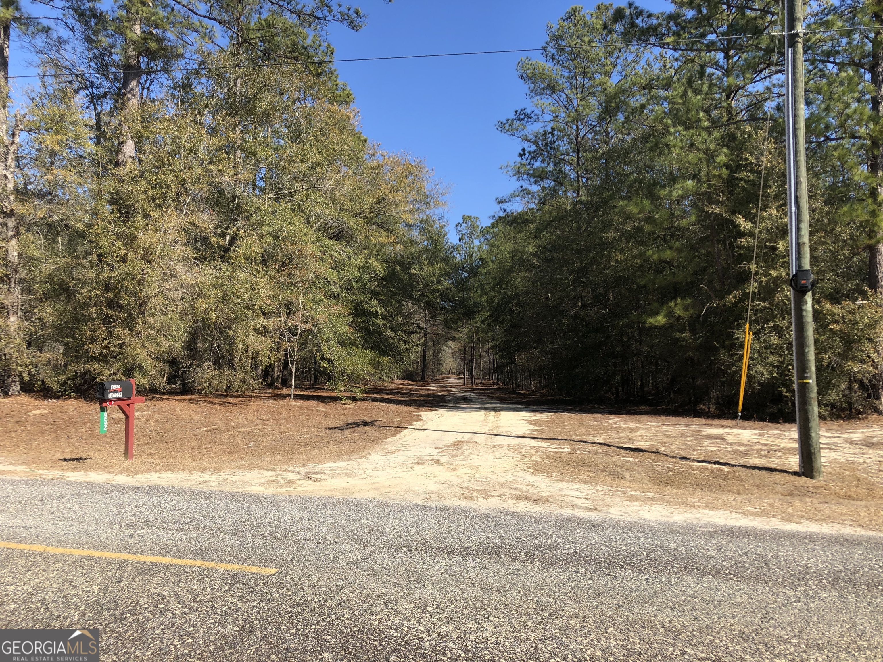 1952 Jump N Run Road Kite, GA 31049 - Photo 7 of 14 a view of road with a building