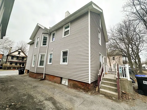 $2,300 | 197 North Hamilton Street, Unit 2, Poughkeepsie, NY 12601