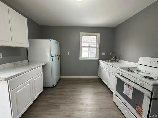 $2,300 | 197 North Hamilton Street, Unit 2, Poughkeepsie, NY 12601