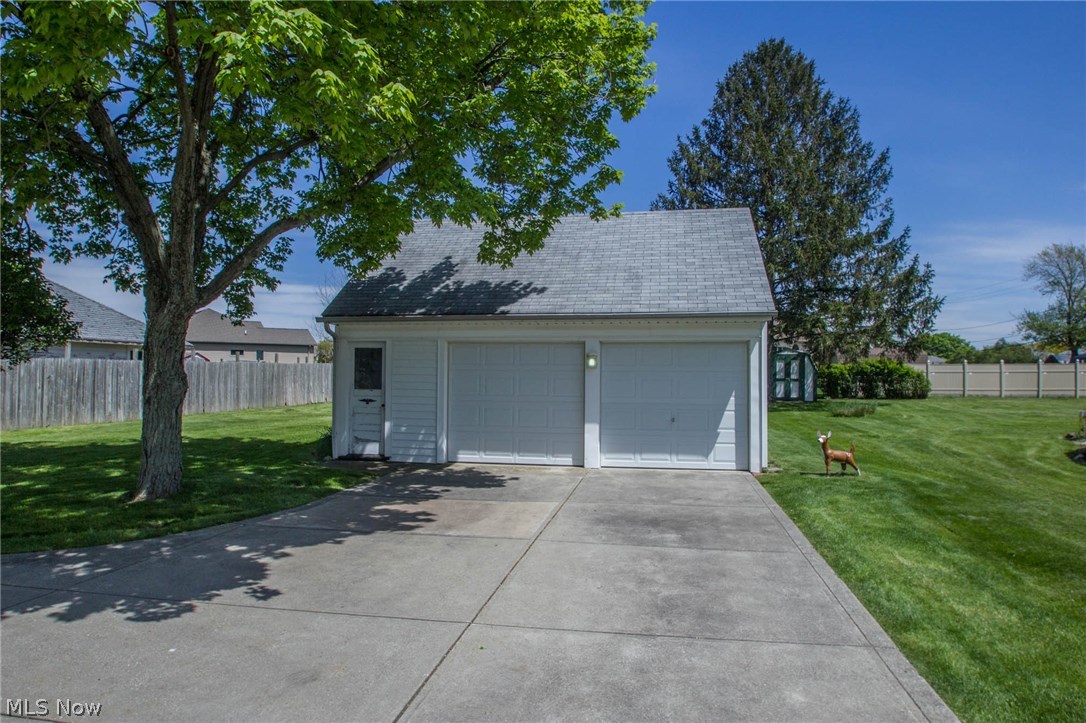 7217 York Road Cleveland, OH 44130 - Photo 28 of 32 2 1/2 Car Garage