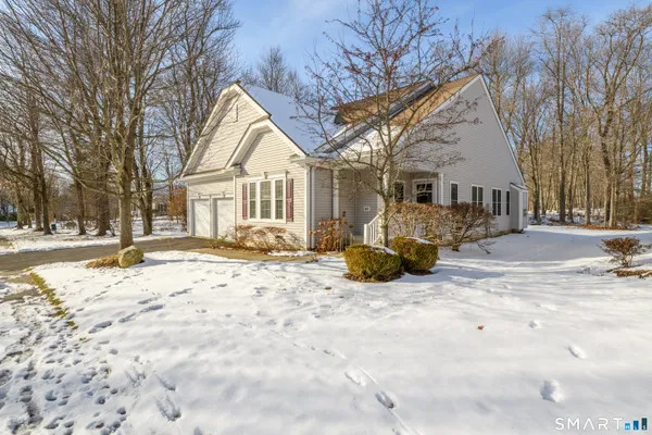 $584,900 | 301 Fairway Drive, Unit 301, Oxford, CT 06478