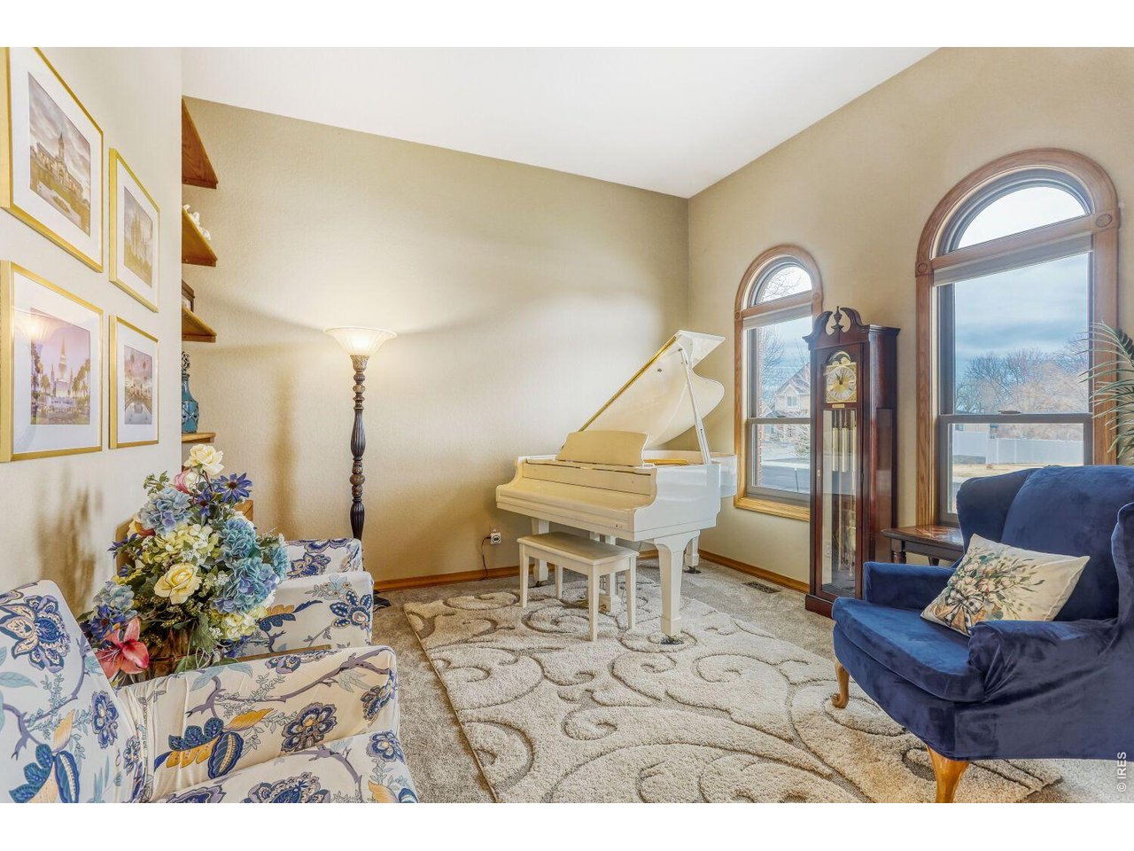 640 Valley View Road Loveland, CO 80537 - Photo 4 of 40 a living room with furniture and a potted plant