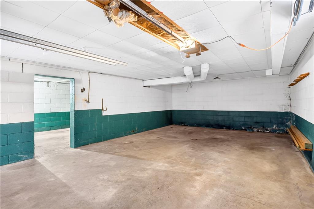 126 Bakers Lane Apollo, PA 15613 - Photo 22 of 28 a view of a room with gym equipment