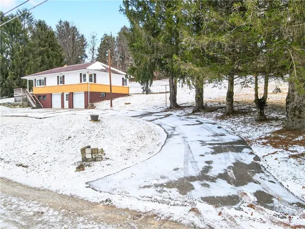 a view of a backyard of the house